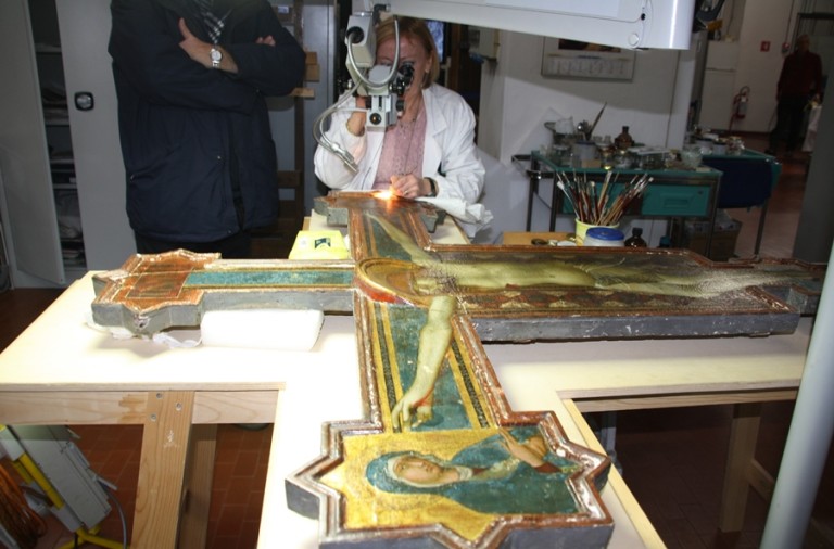 Risultati immagini per restauro crocifisso simone martini